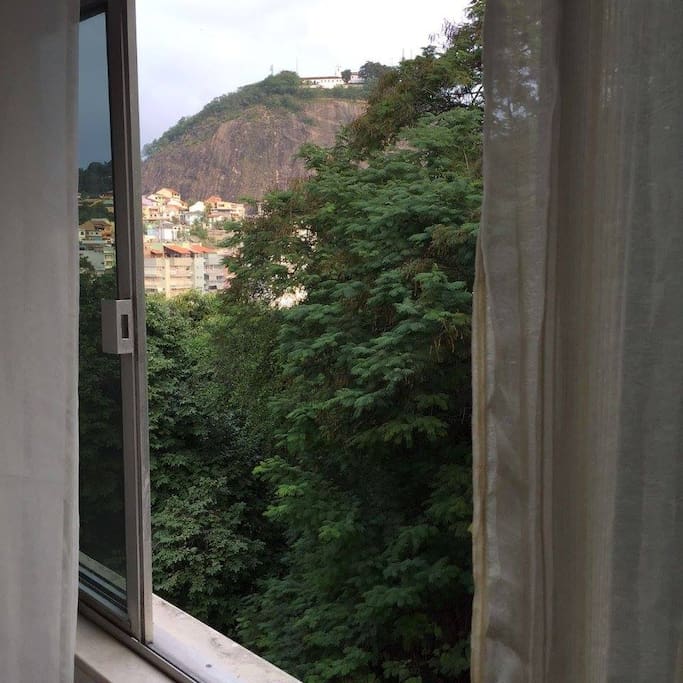 Vista da Igreja do Loreto, Pena e Linha Amarela