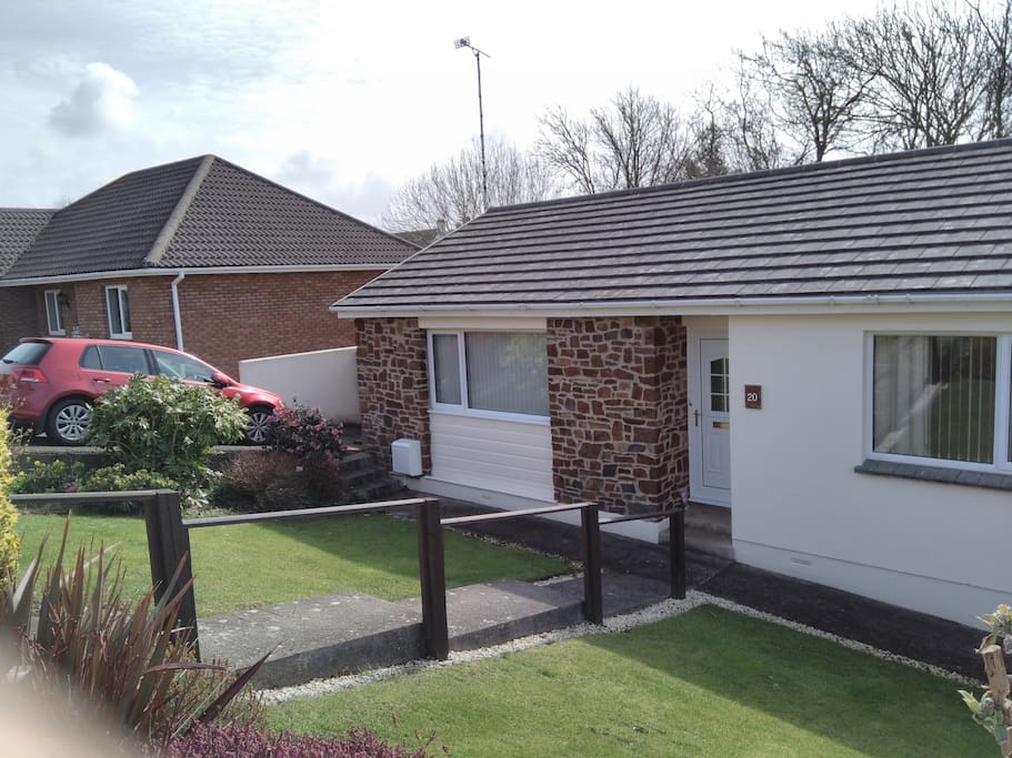 Detached modern bungalow near to town and beaches