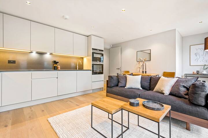 Luxurious Penthouse with Balcony in Bloomsbury gallery image 4