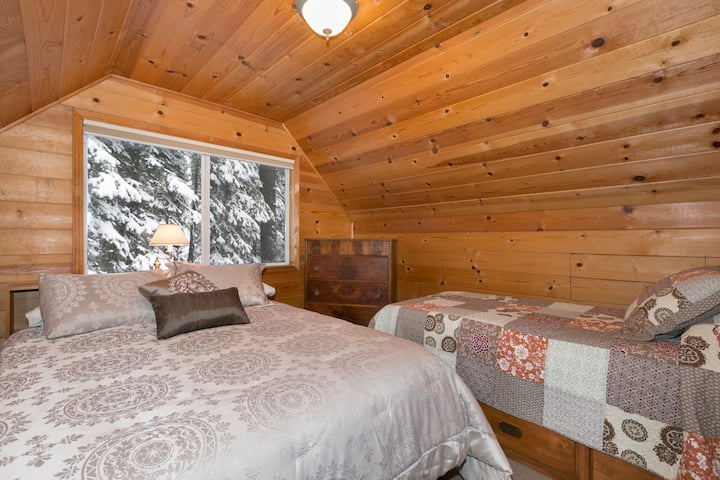 Kitanda cha malkia cha ghorofani na cha watu wawili na Panagonia 