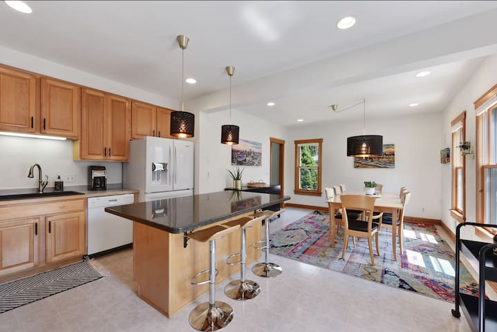 Art Gallery House in NE Arts District