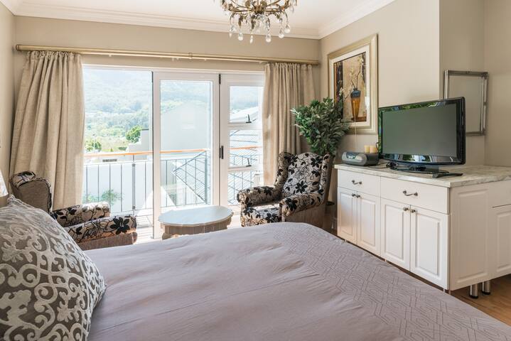 Flat Bishopscourt Claremont CT Anna’s Place gallery image 4