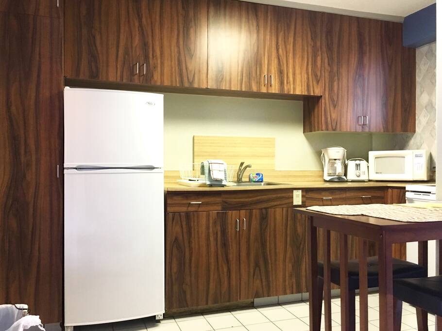Full kitchen with table for two