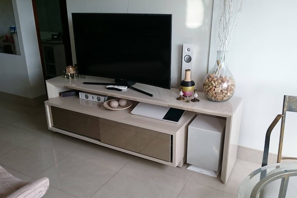 Sala de Televisão, com TV Curve 4k e Home Theather