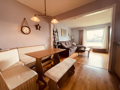 3 bdr family home w office and spacious backyard!