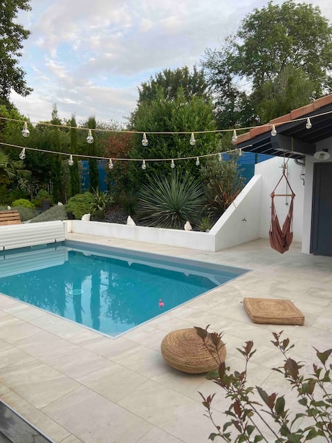 Mouguerre family home with heated pool