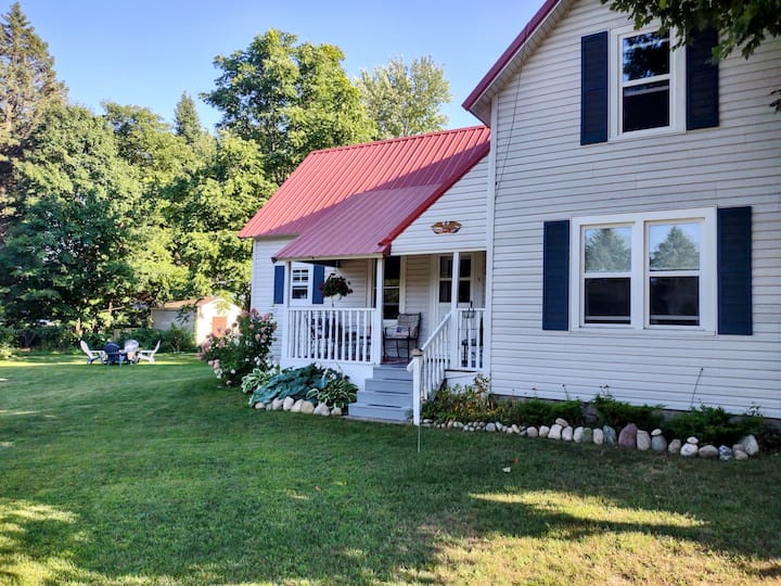 NEW Private Lake Michigan beach house on Good Harbor Bay, minutes from  Leland! - Lake Leelanau