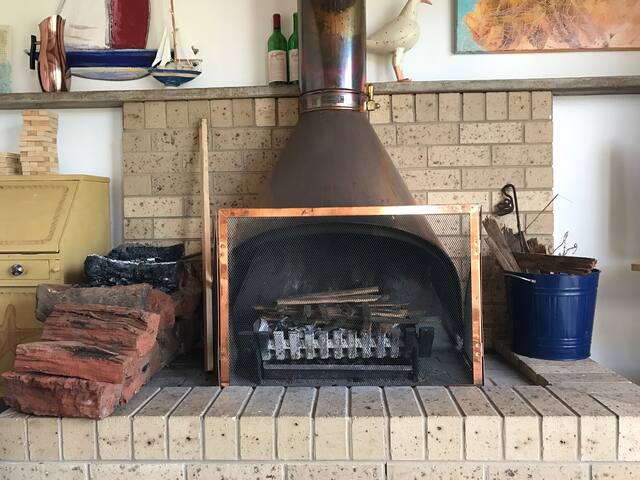 5 Bed house with great ocean views gallery image 5