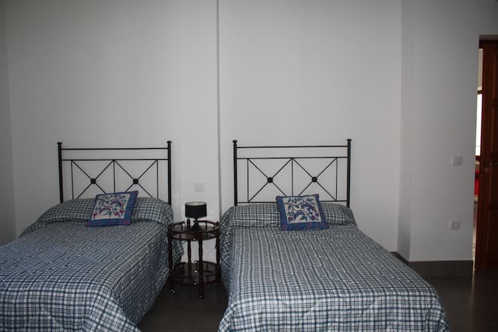 Стая № 3, просторна и с допълнителен балкон