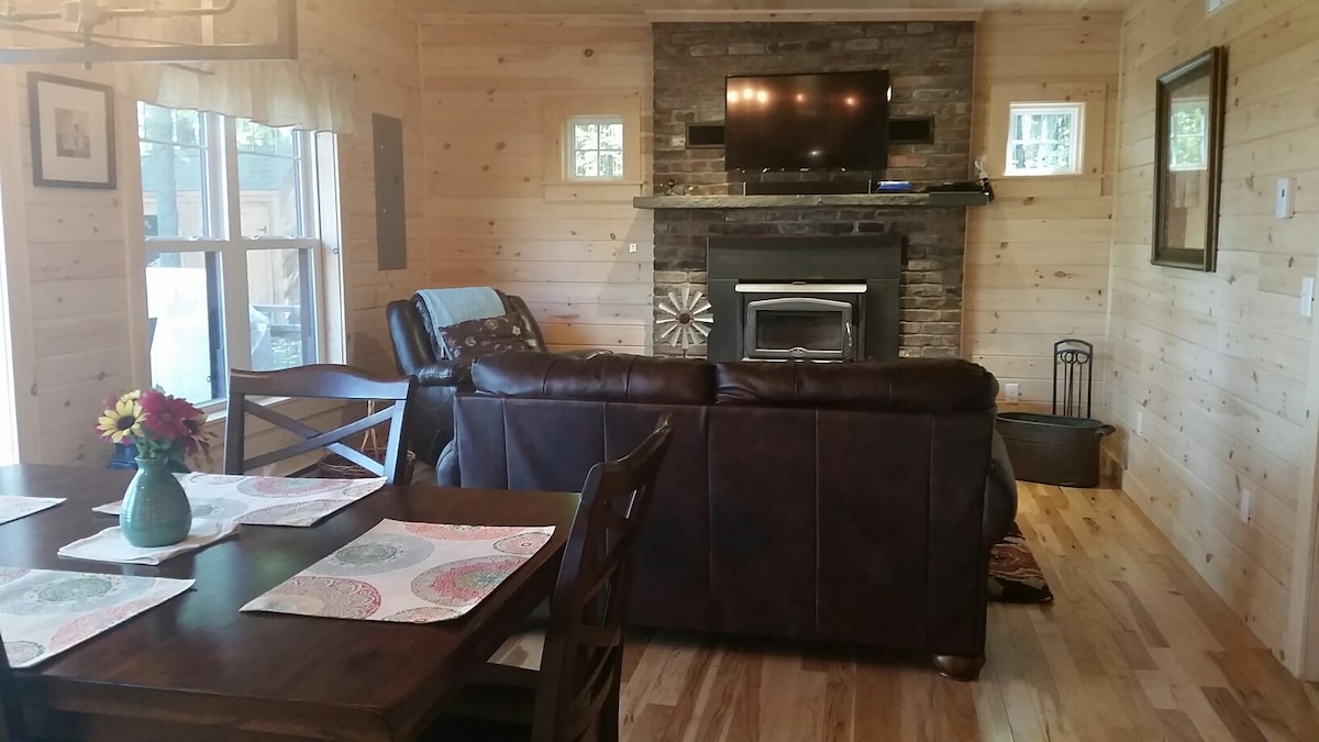 Top Airbnb: Chickadee Cabin: A Peaceful Finger Lakes Retreat in Rochester