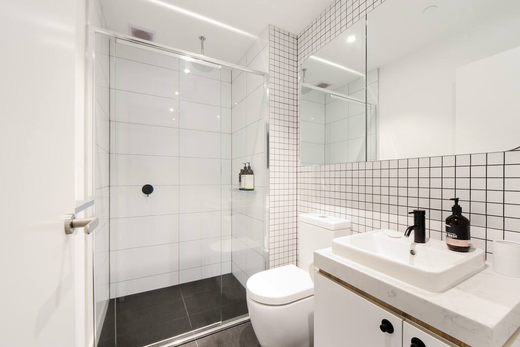 "Clean and tidy. Great kitchen and bathroom facilities. Very secure building and parking." - Loretta January 2017