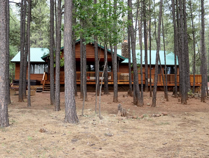 Country Club right on the 13th Fairway! Cabins for Rent in Navajo County, Arizona