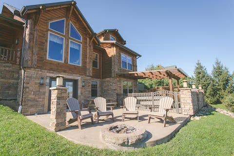 Family Size Cabin with Kitchen, Fireplace, Hot Tub
