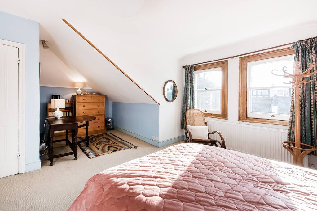 Quiet, comfortable and spacious double bedroom