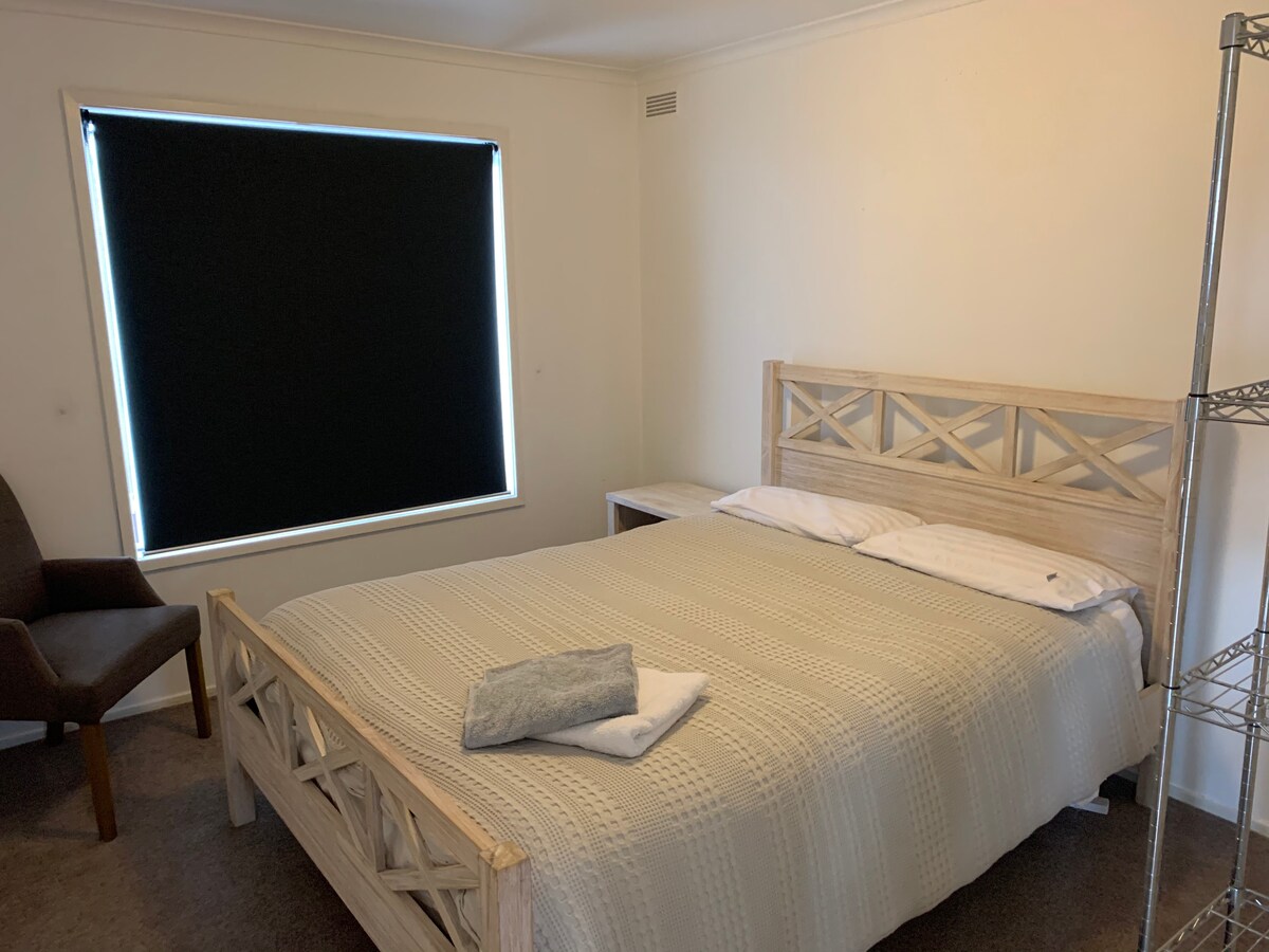 楼上第二间卧室