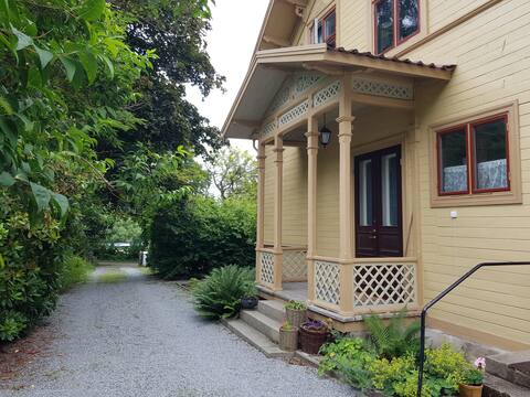 Apartment on the ground floor in a turn-of-the-century house