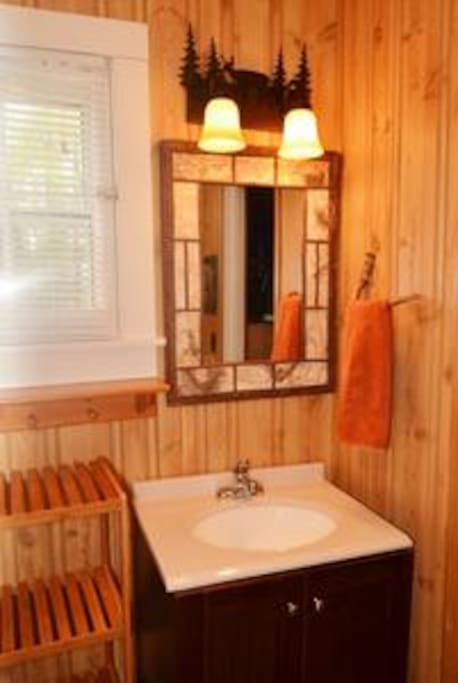 Full bathroom tub/shower combo