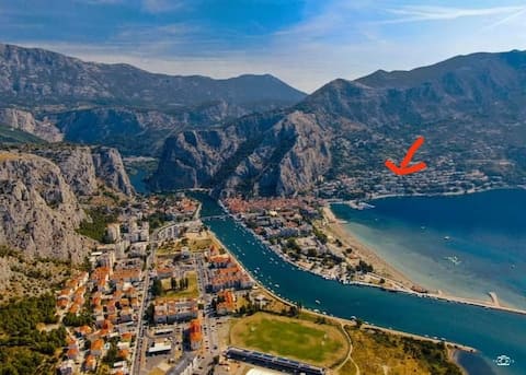 Popular Airbnb listing: Apartment Milina with sea view in Borak