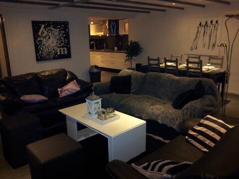 Bed and Kitchen Den Oever