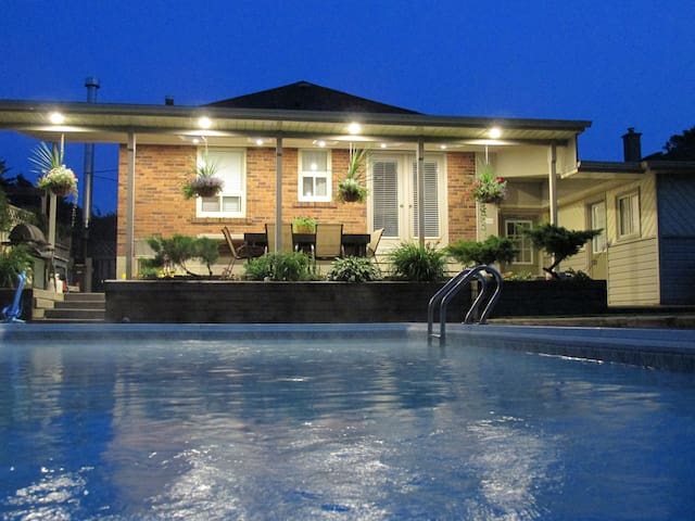 Beautiful, Bright Apt. with free parking