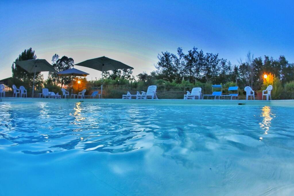 piscina con possibilità di bagno in notturna