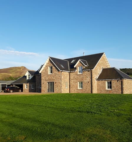 Keir House, Auchterarder. Twin bedroom2, upstairs.