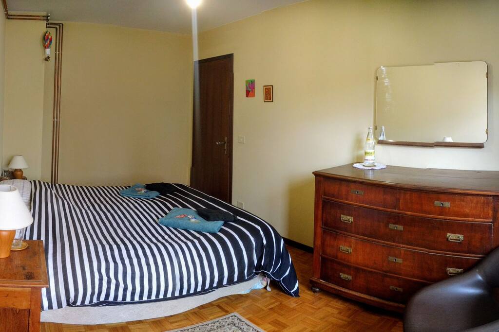 La camera da letto, appena ridipinta e rimodernata
The bedroom, just repainted and refurbished