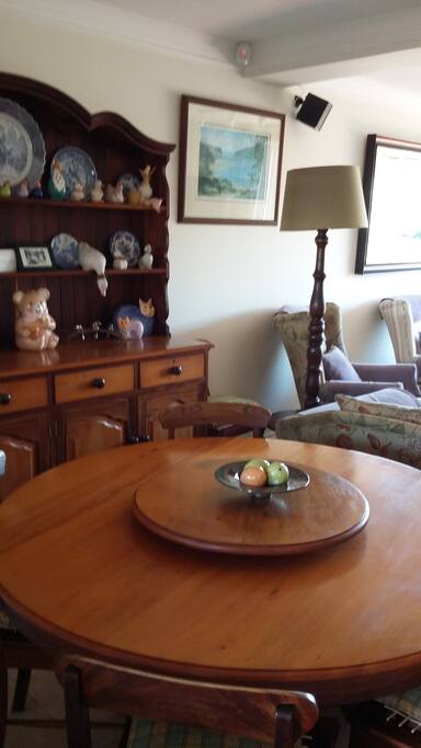 OPEN PLAN DINING ROOM