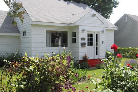 Yellow room,  Cozy 1946 Home
