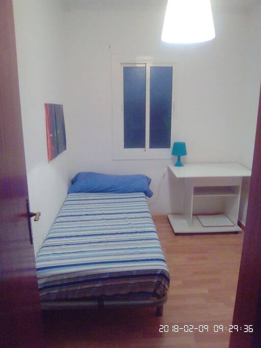 Habitación individual desde la puerta