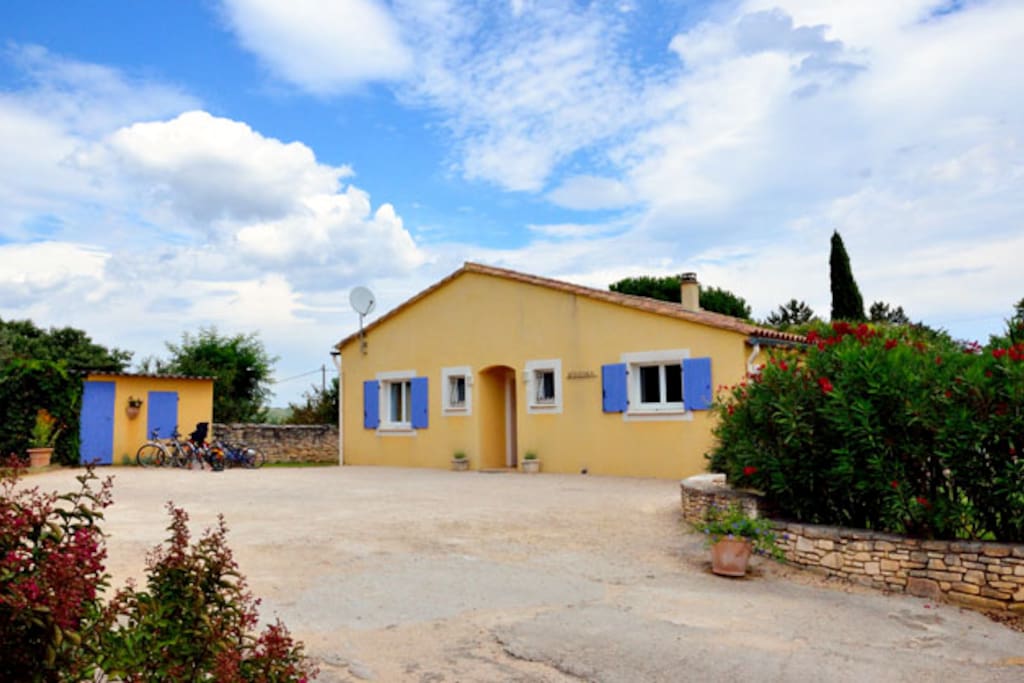 Maison + parking avec acceuil personnalisé.