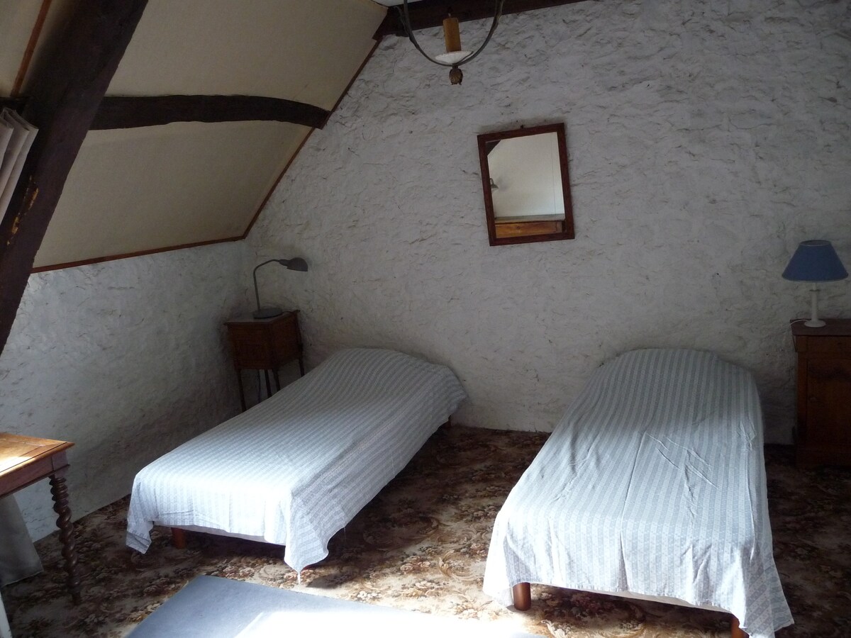 Izba na poschodí s 2 samostatnými lôžkami alebo manželskou posteľou