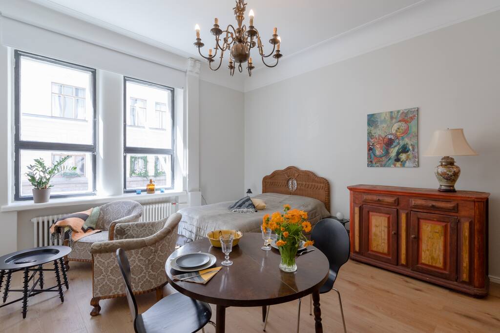 Luxurious studio flat with abundance of light