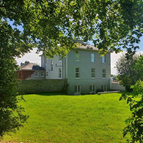 Captain Lysley's Retreat,  Adare 10 mins