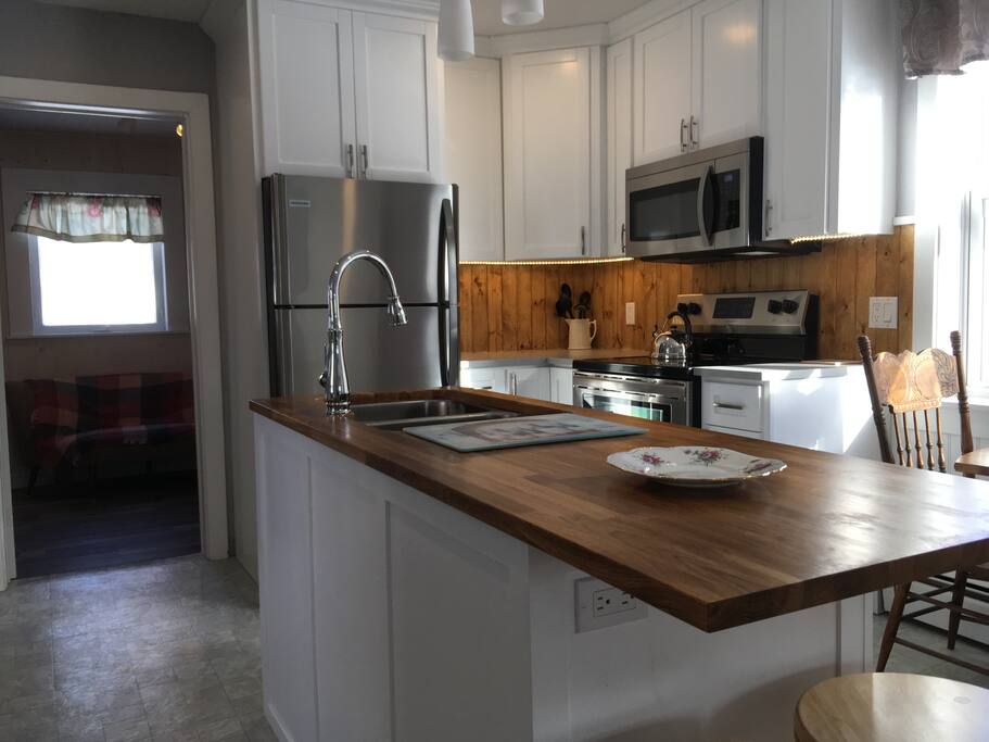New Fully Stocked Modern Kitchen