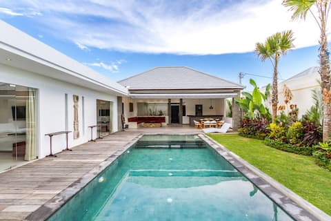 PROMO! Elegant 3BR Villa Saha near Seminyak Beach