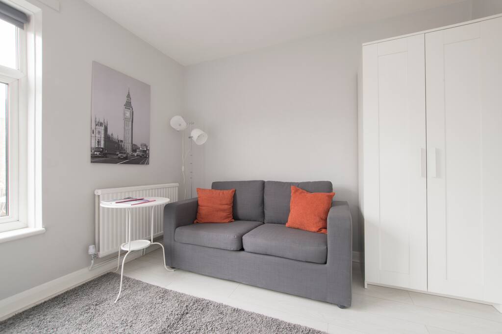 Perfectly appointed studio space - with pull out sofa bed