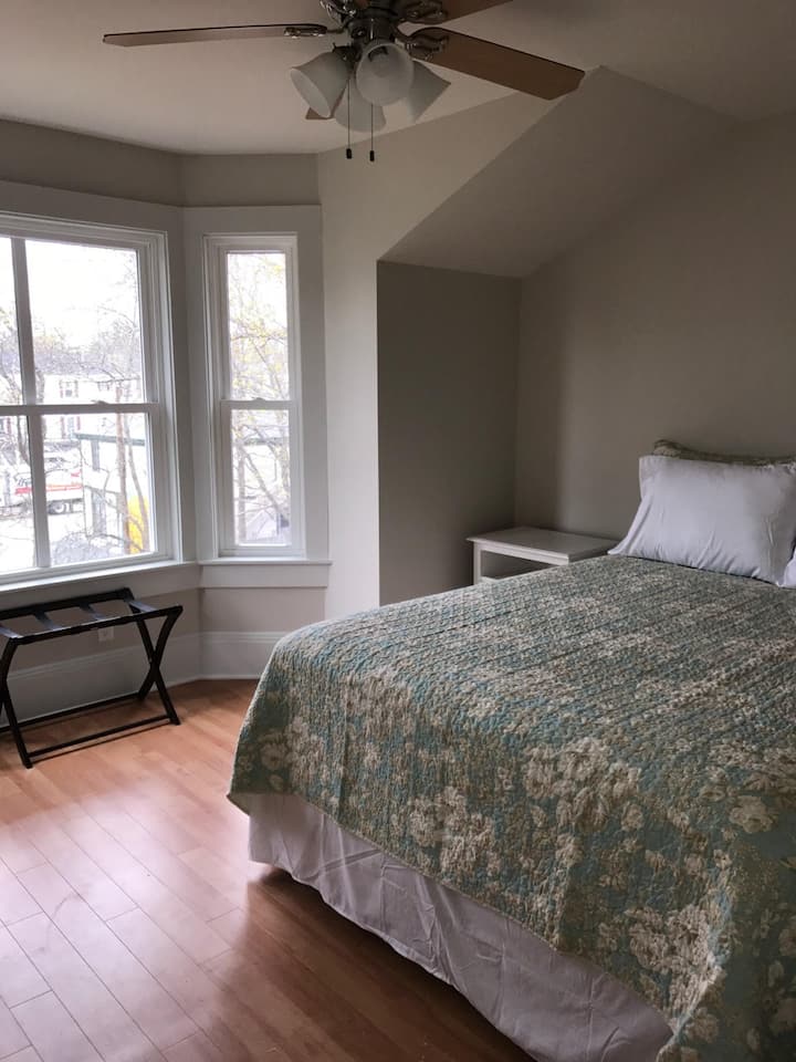 მე-3 სართულის კუინ-ოთახი