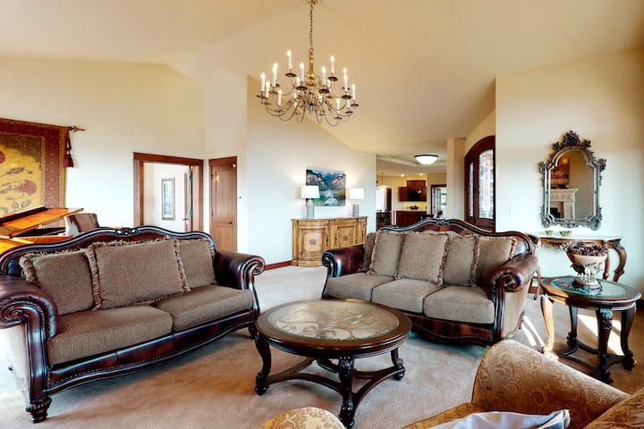 ✔️Clean★quiet Home★king Bed★hot Tub★scenic Views✔️ - Colorado Springs, CO