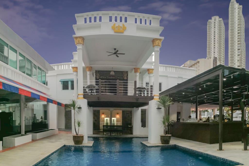 Swimming Pool (游泳池)