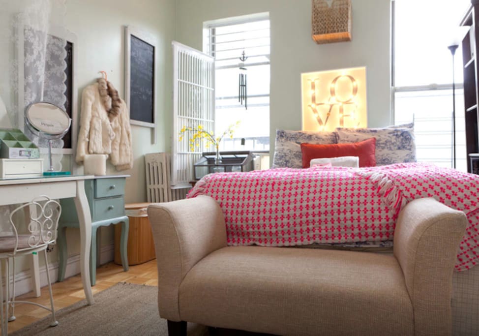 Cozy cottage Bedroom:)