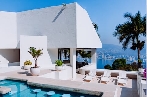 House in Las Brisas with 2 private swimming pools.