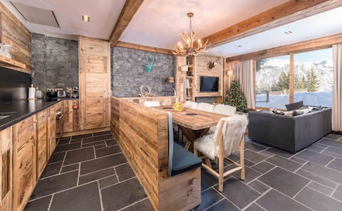 Ideal location in the center of Courchevel 1850