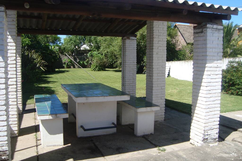 Parrillero y zona verde
