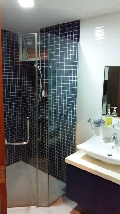 private toilet hot/cold water