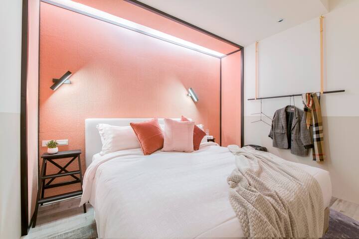 AA/12人房 /兩間獨立房型/ MRT忠孝復興3min /東區市中心/ SoGo微風百貨/雙線捷運 gallery image 4