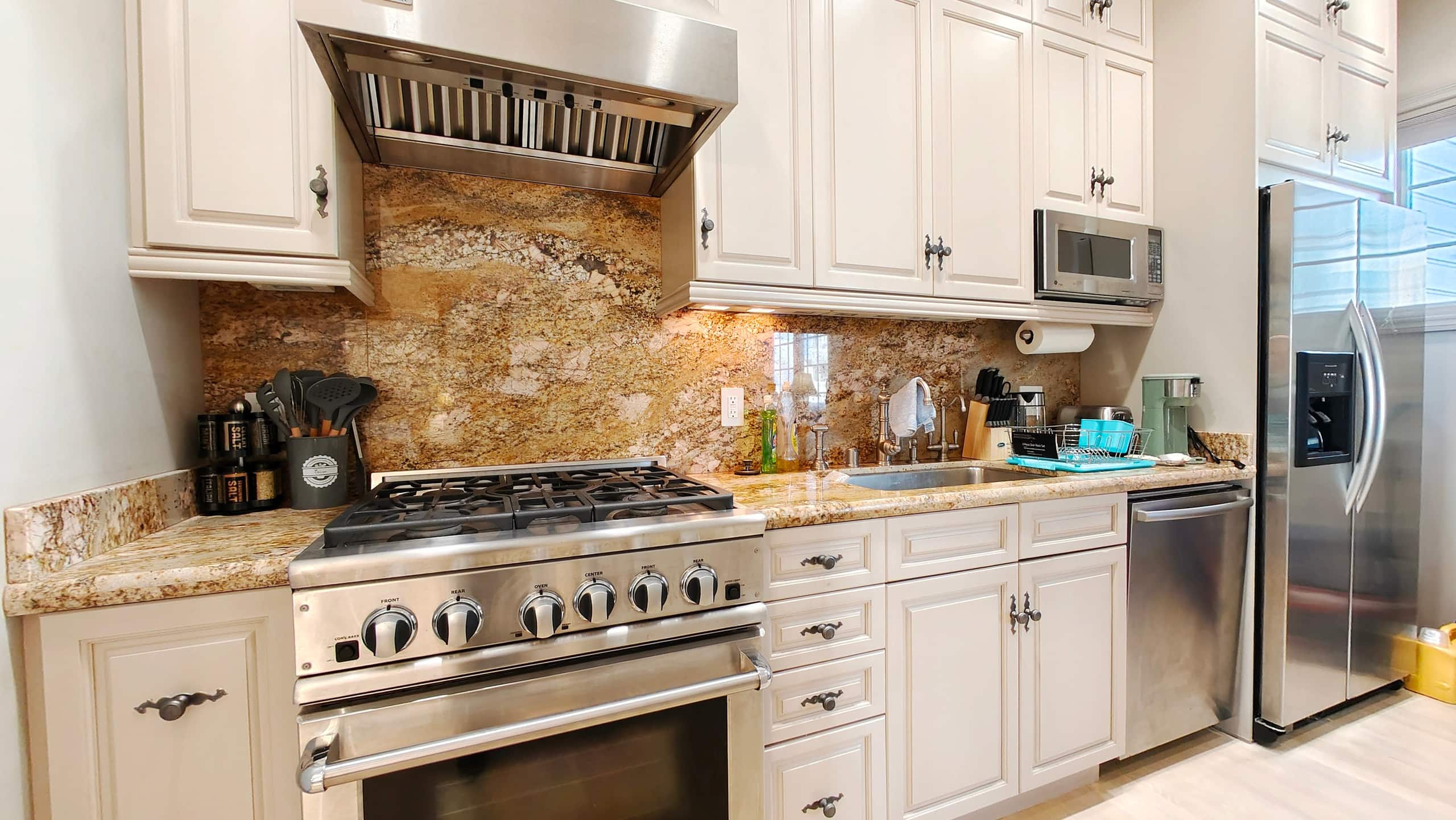 Home in San Francisco · ★4.91 · 1 bedroom · 2 beds · 1 bath - Image 1