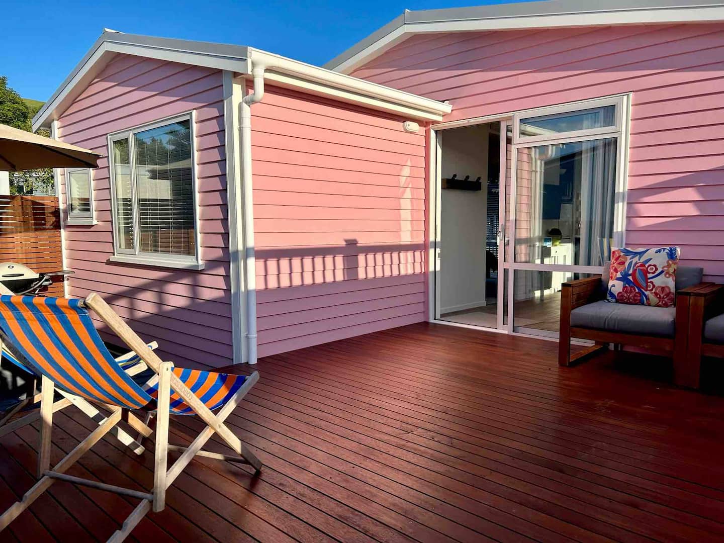 Pink Palace , South Bay Kaikoura 1