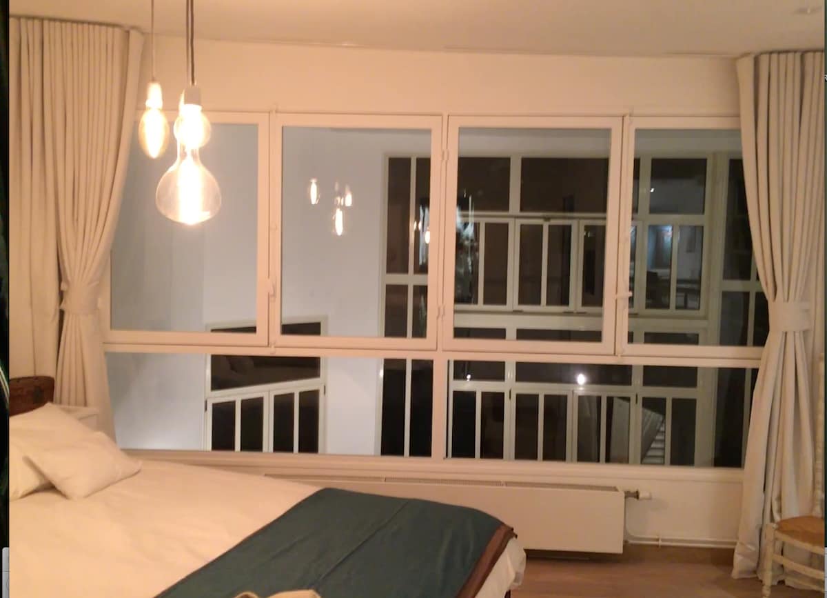 Top Airbnb: Artist Workshop in the Heart of Montparnasse à Paris