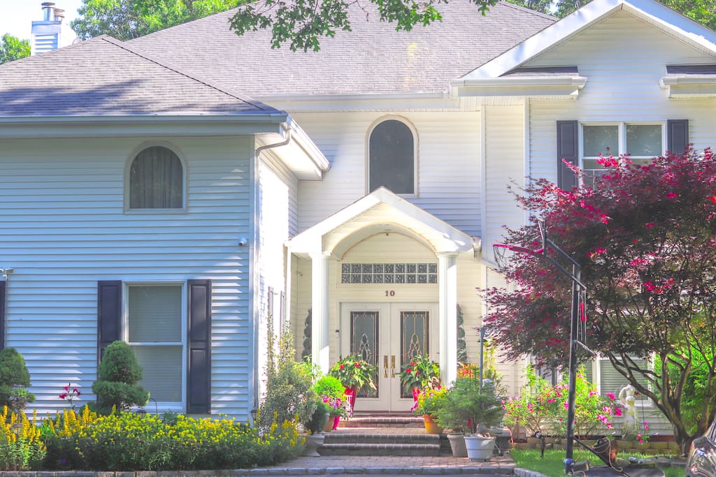 Luxury suite 5 minutes from Stony Brook University Apartments for Rent in Setauket East